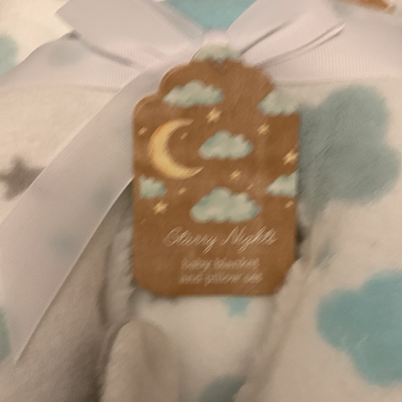 Baby Blanket and pillow set - Picture 2 of 3